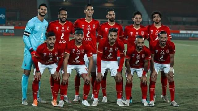 فريق الكرة بالنادي الأهلي