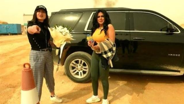 رانيا يوسف وزجاجة مياه أبو جبل