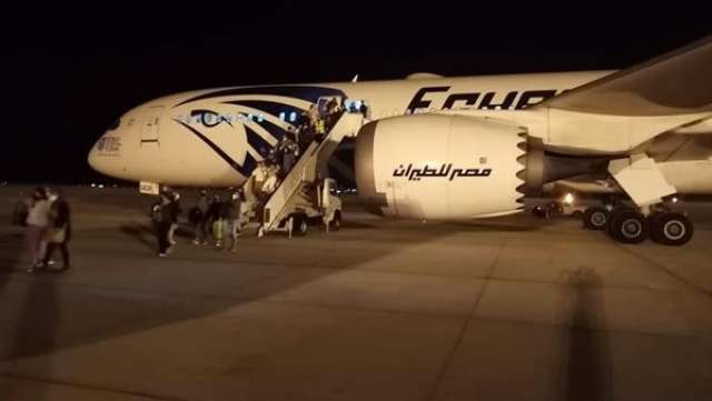 مطار الأقصر يستقبل طائرة مصر للطيران القادمة من برشلونة