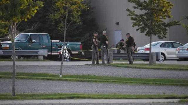 عناصر من الشرطة الأمريكية في موقع الحادث