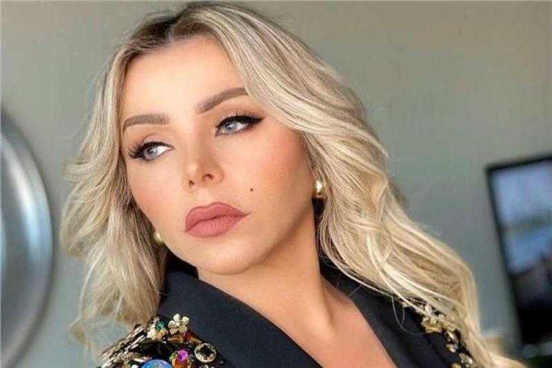 أول تعليق من ”رزان مغربي” بعد تسلمها ”الباسبور المصري”